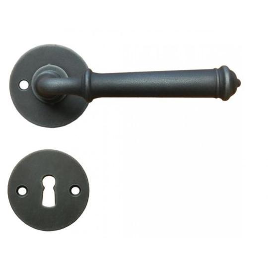 cierna farba zelezna klucka uzaver dverna klucka rustikalny klasicky country styl byt dom chata vidiecky dom lameridiana bytovy dizajn.jpg